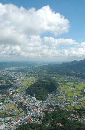 上空から見た三戸城跡「県立城山公園」の写真